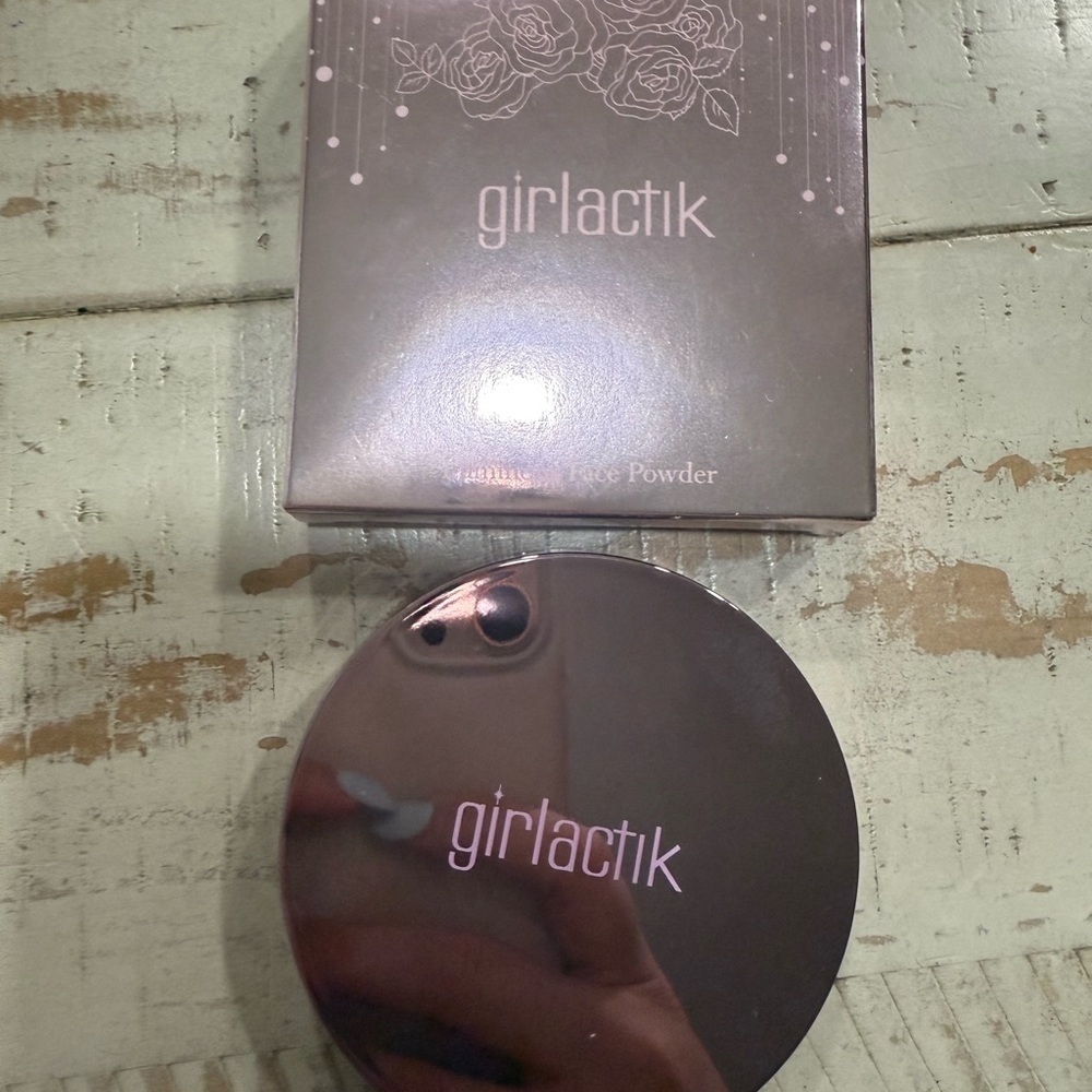NIB Girlactik Luminous Face Powder